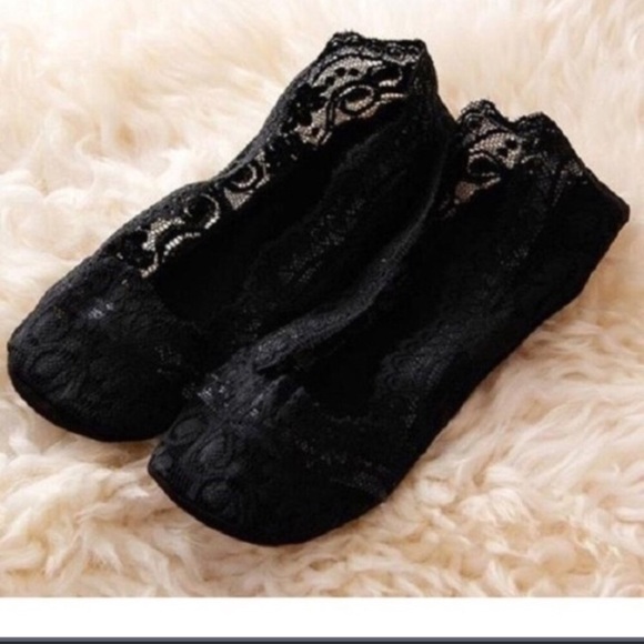🎀 Pair of Lovely classy no see lace footie no slip socks in black or white  🎀 - Picture 2 of 8